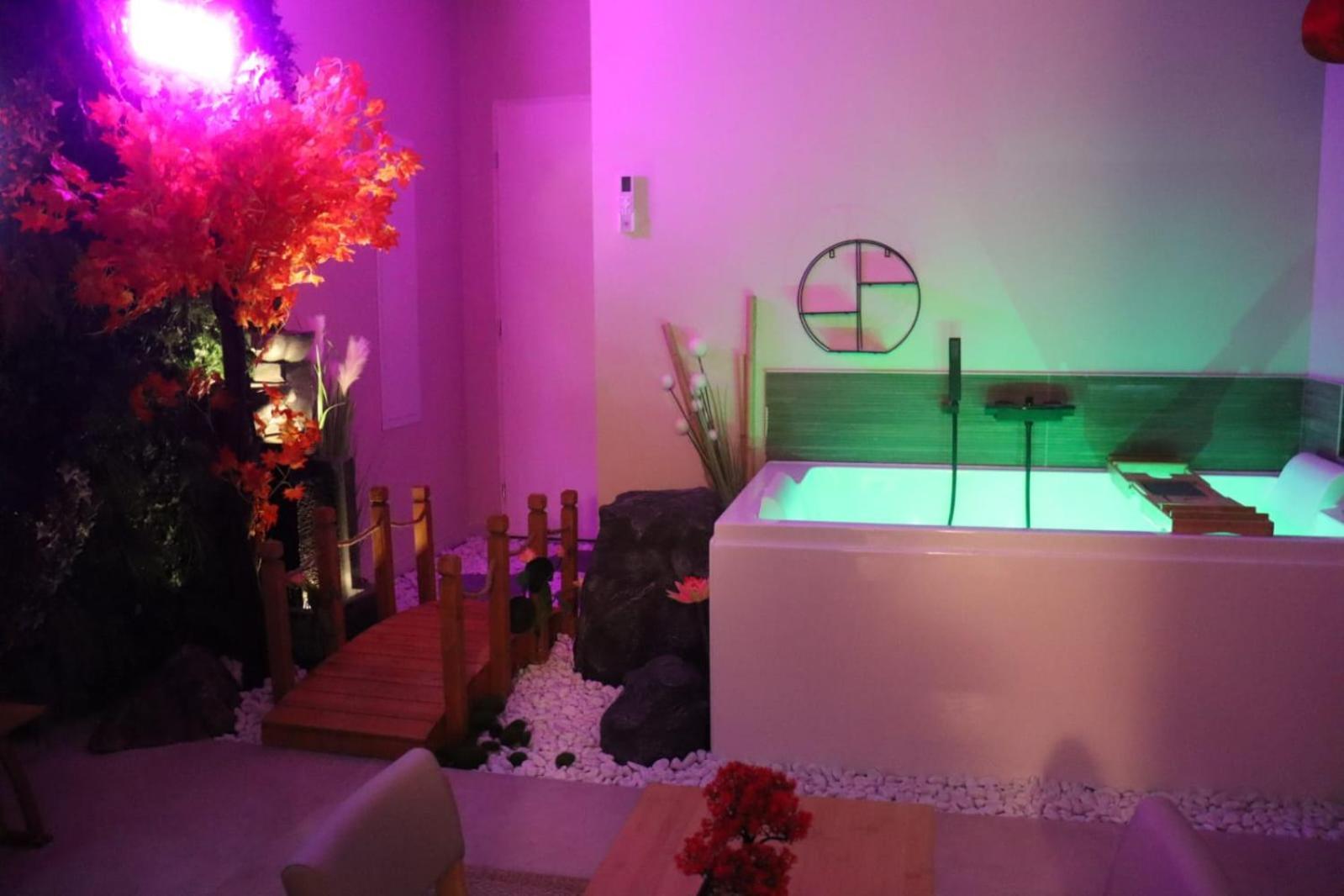 Loveroom Japon Avec Balneotherapie Tulon Zewnętrze zdjęcie